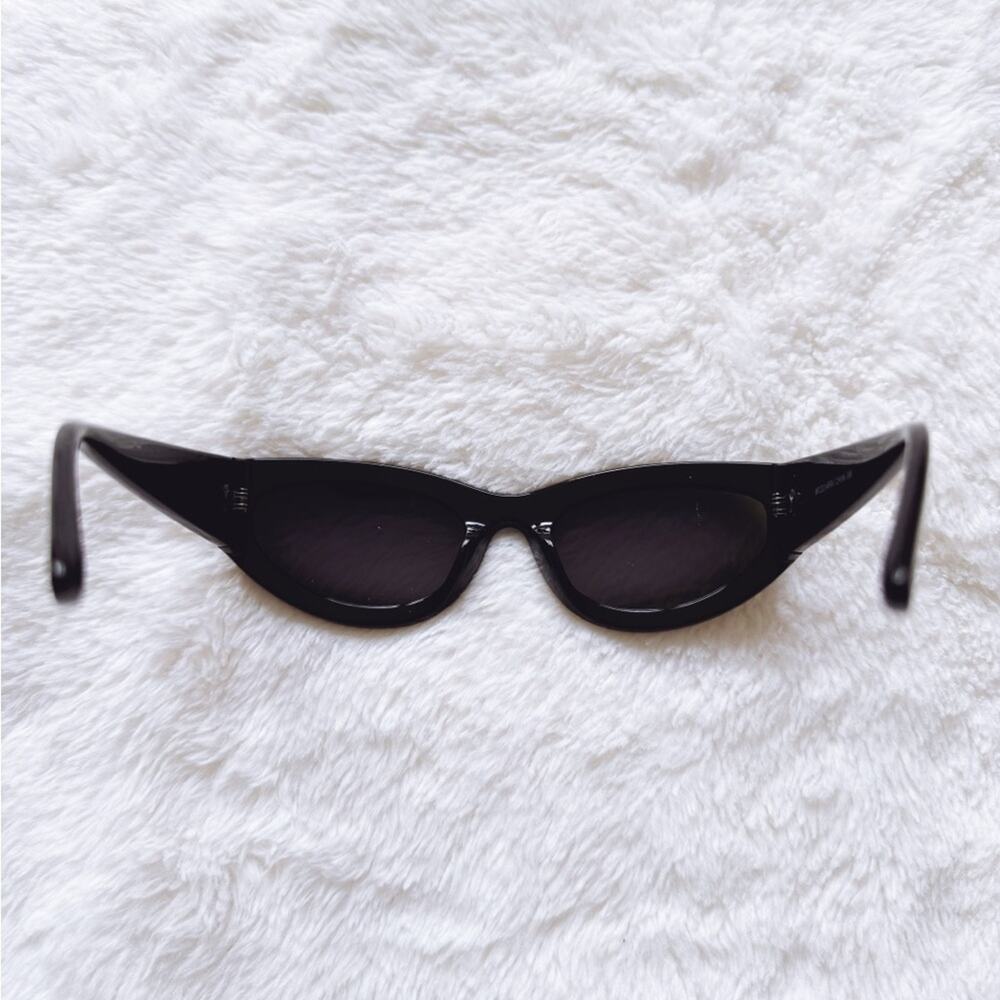 Faye Mirrored Purple with Black Rim Sunglasses - Picture 12 of 16